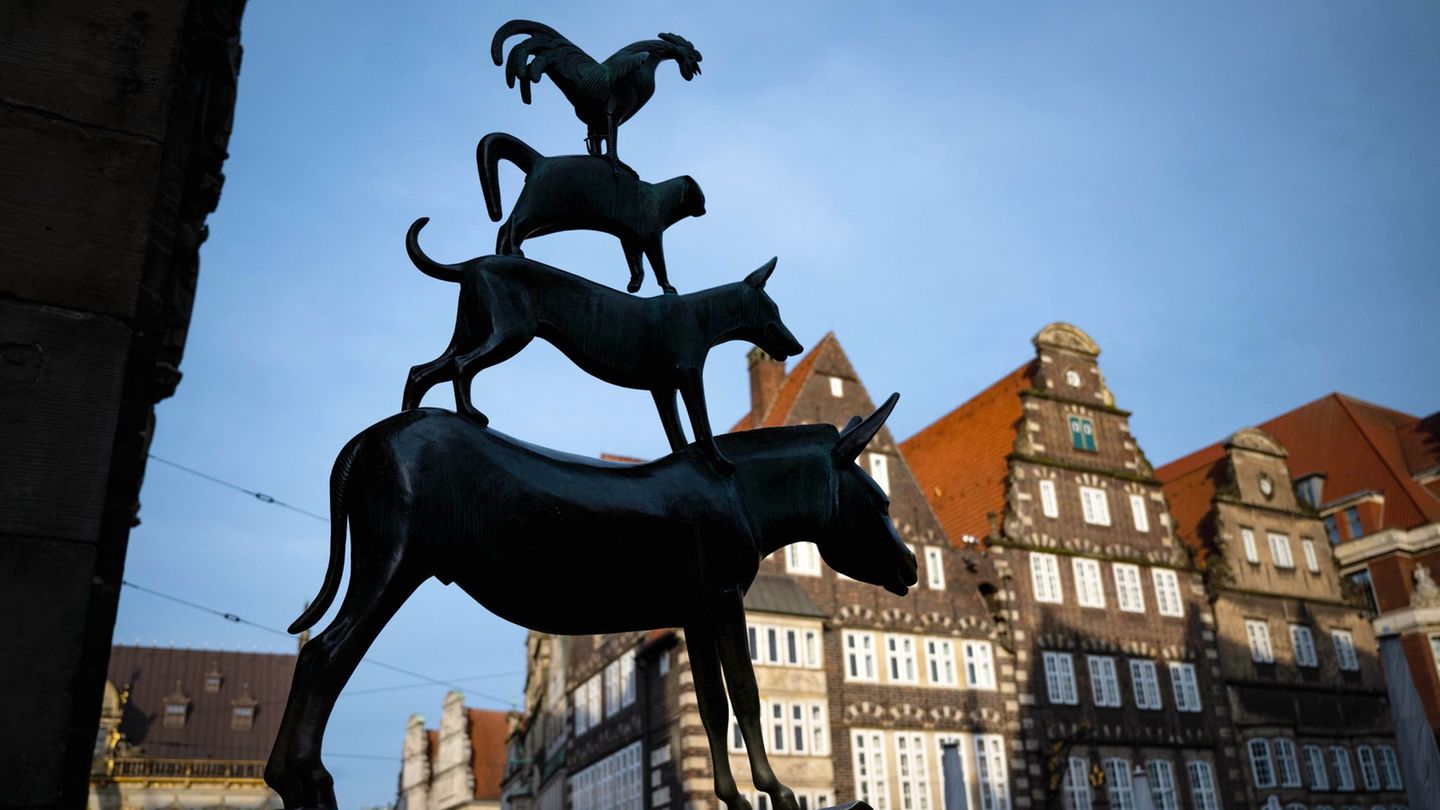 Die Märchenstraße endet bei den Bremer Stadtmusikanten. (Archivbild) Foto: Sina Schuldt/dpa