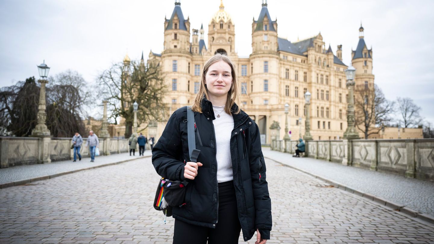 Für die 20-jährige Lucie Luther ist es die erste Landtagswahl. Foto: Philip Dulian/dpa