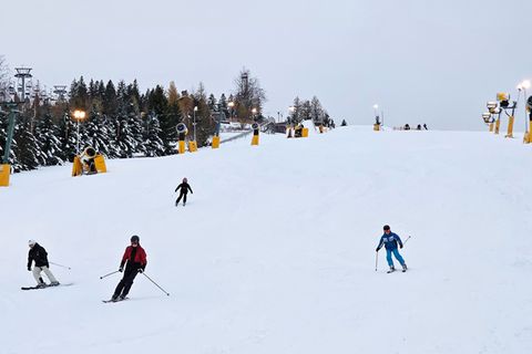 Seit Ende November können Wintersportler in der Skiarena Eibenstock ihrem Hobby frönen. Wie lange noch? (Archivbild) Foto: Mike