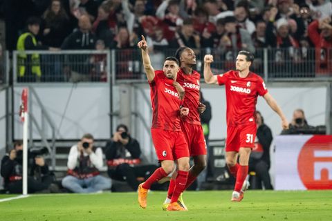 Vincenzo Grifo (M) ist nun alleiniger Freiburger Rekordtorschütze Foto: Silas Stein/dpa