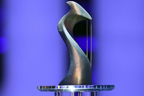 Die Siegerin oder der Sieger beim "Dein Song"-Finale wird sich diesen Pokal schnappen können. (Archivbild) Foto: Henning Kaiser/