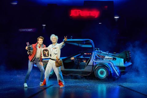 Der berühmte DeLorean, der zur Zeitmaschine umgebaut wurde, darf in der Musicalversion von "Zurück in die Zukunft" natürlich nic