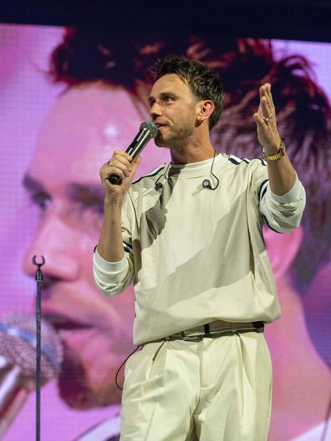 Clueso auf der Bühne