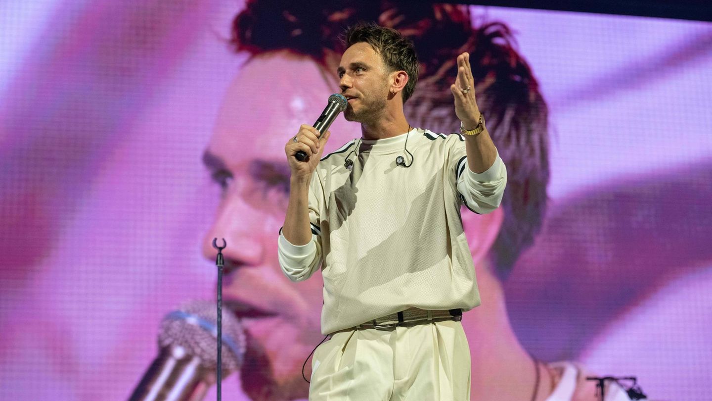 Clueso auf der Bühne