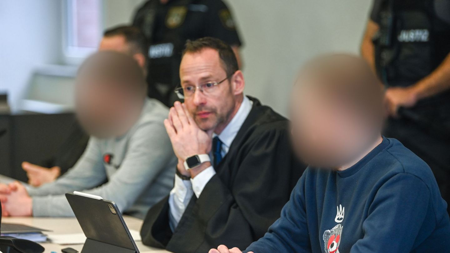 Vor dem Landgericht Dessau-Roßlau hat ein Prozess gegen zwei Männer begonnen, die Brände gelegt und mit Fotos davon Geld verdien