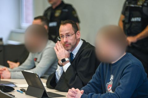 Vor dem Landgericht Dessau-Roßlau hat ein Prozess gegen zwei Männer begonnen, die Brände gelegt und mit Fotos davon Geld verdien