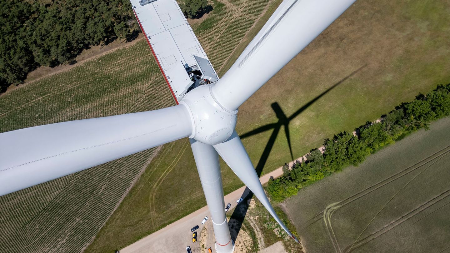 Im Windpark bei Zörbig werden alte Windräder durch neue ersetzt. (Symbolbild) Foto: Jan Woitas/dpa