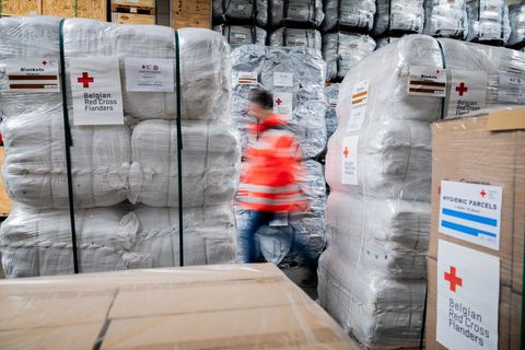 Hilfe für den Libanon: Am Flughafen Berlin wurden laut DRK fast 30 Tonnen Hilfsgüter verladen, darunter Zelte, Decken und Küchen