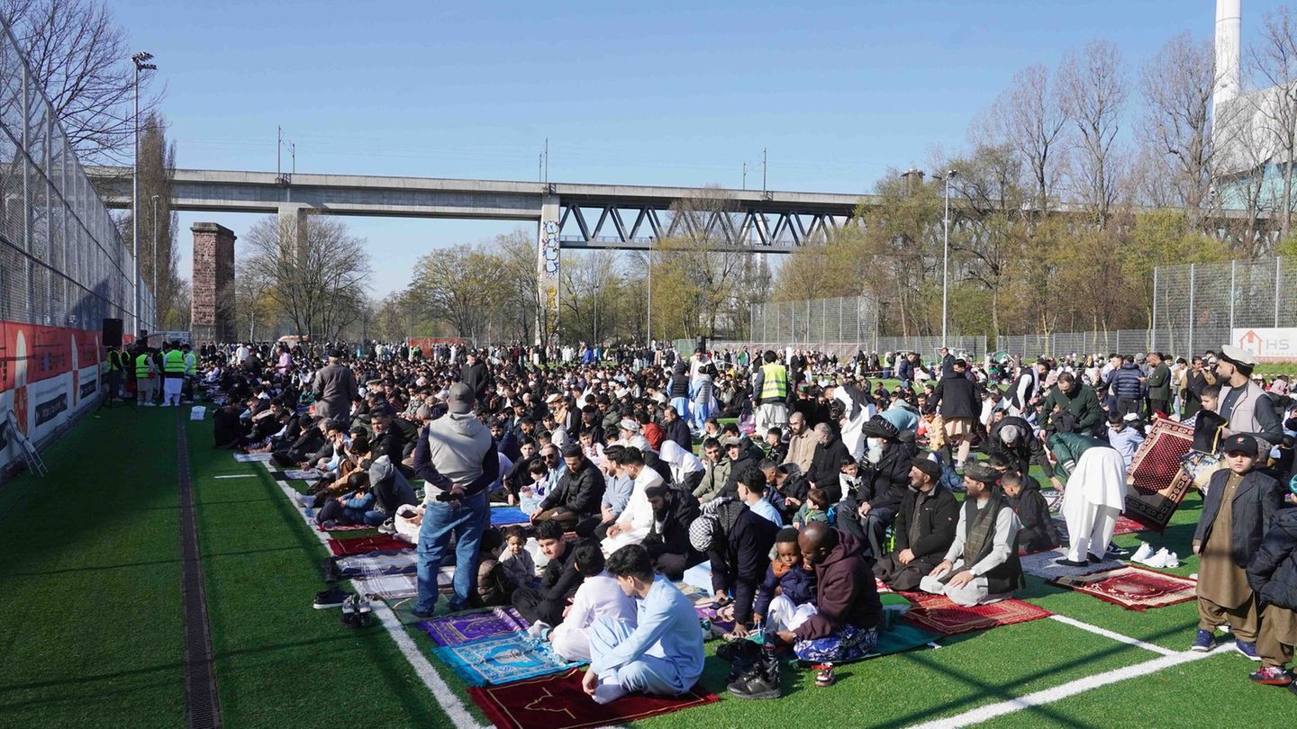 Zu der Veranstaltung kamen etwa 3000 Menschen. Foto: Andreas Rosar/Fotoagentur Stuttgart/dpa