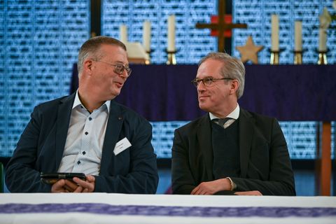 Andreas Köhn (links) hat sein Amt als Präses der Synode der Evangelischen Landeskirche Anhalts niedergelegt. (Archivbild) Foto:
