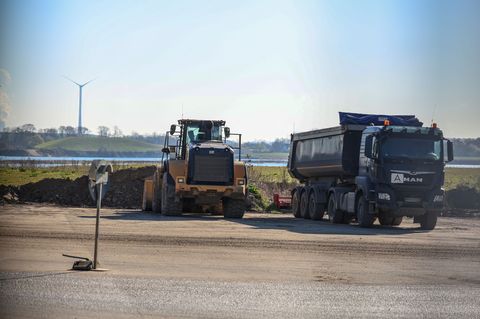 Entsorgung von belastetem Material an einer Kiesgrube. Illegal abgekippte Giftböden wurden auch in Selfkant entdeckt. Foto: Chri