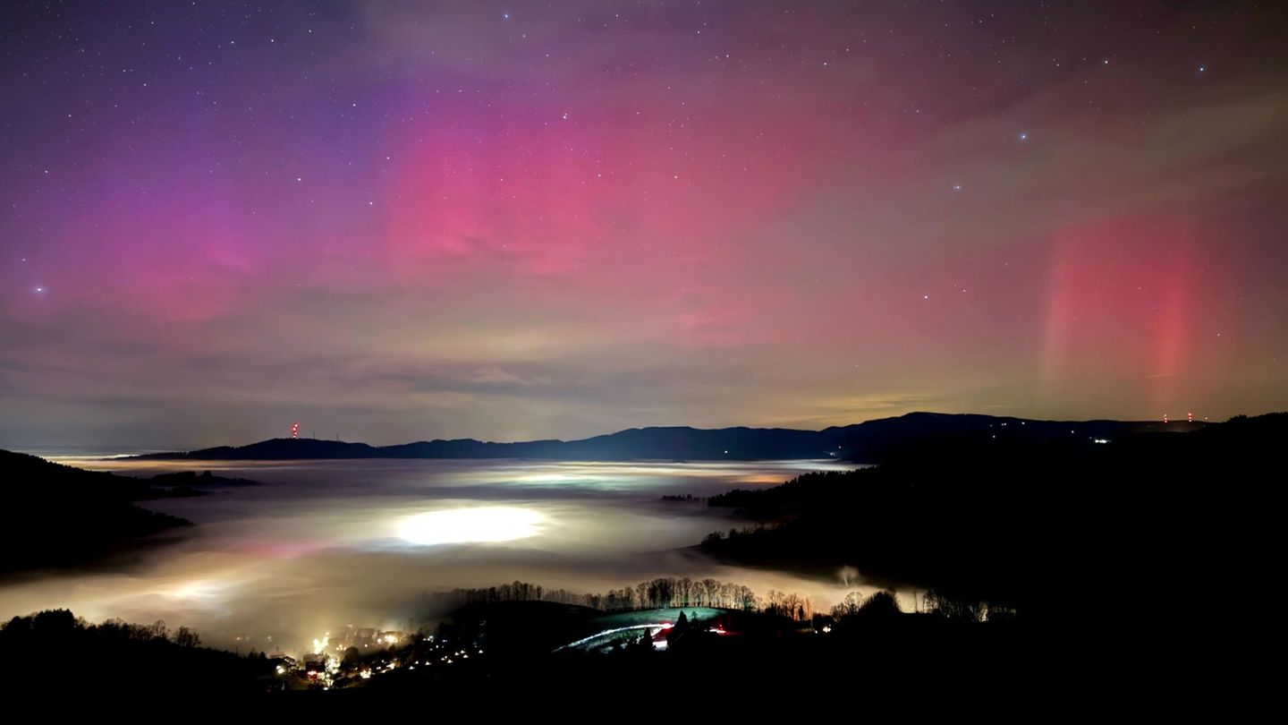 Tanzen sie bald wieder über den Nachthimmel? Polarlichter über dem Schwarzwald. (Archivbild) Foto: Valentin Gensch/dpa