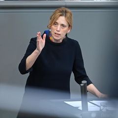 Karin Prien am Rednerpult im Bundestag