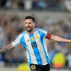 Messi spielt in einem Musikvideo der argentinischen Sängerin Tini Stoessel mit. (Archivbild) Foto: Natacha Pisarenko/AP/dpa