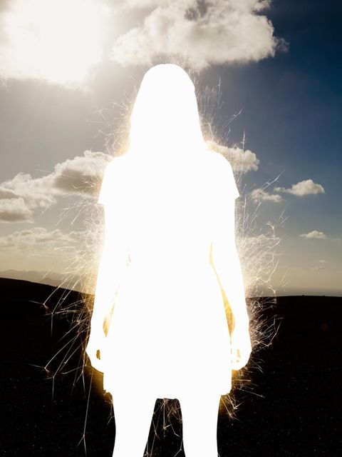 Eine leuchtende Frau