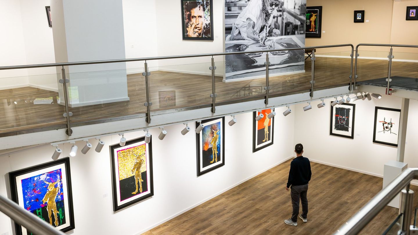 Dreizehn limitierte Werke und mehrere Unikate gibt es zu sehen. Foto: Philipp von Ditfurth/dpa