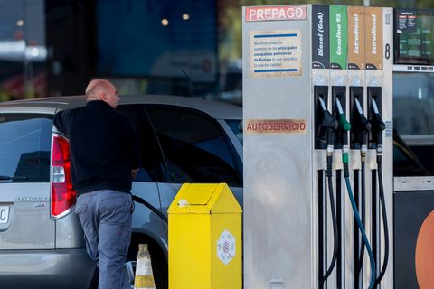 Spaniens Regierung will den Anstieg der Benzin- und Dieselpreise an den Zapfsäulen durch eine Senkung der Mehrwertsteuer bremsen