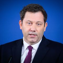 Pendlerpauschale rauf? Lars Klingbeil will dafür Geld bei den Ölkonzernen abschöpfen. Foto: Bernd von Jutrczenka/dpa