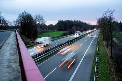 Sind Autobahnen ohne Tempolimit während der Energiekrise noch zeitgemäß?