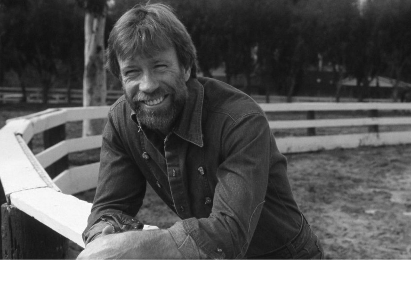 Chuck Norris ist tot: Bekannt für Witze und beinharte Actionrollen |  STERN.de