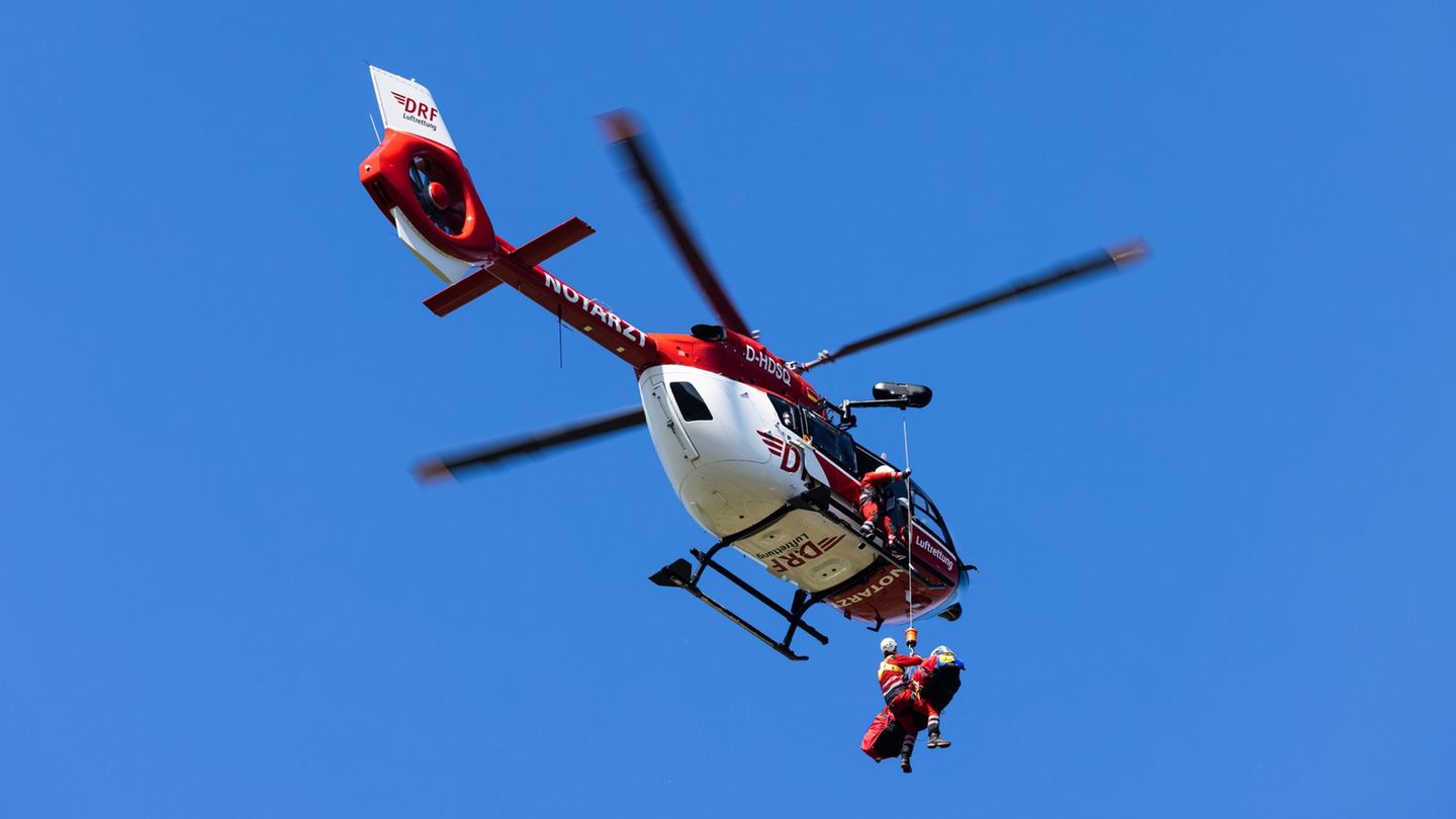 Der abgestürzte Wanderer wurde mit einer Seilwinde gerettet.(Symbolbild) Foto: Philipp von Ditfurth/dpa