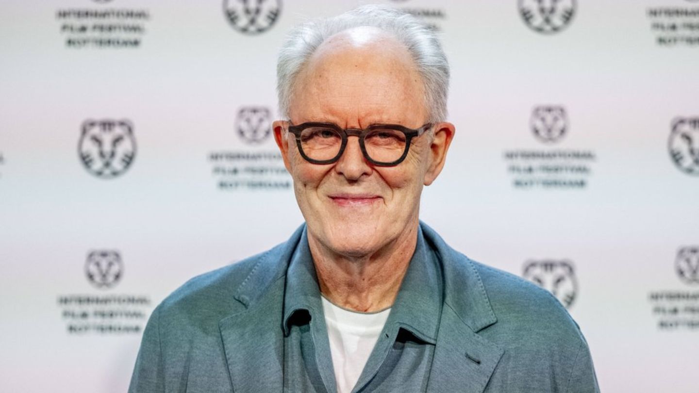John Lithgow wird zu Fan-Liebling Albus Dumbledore.