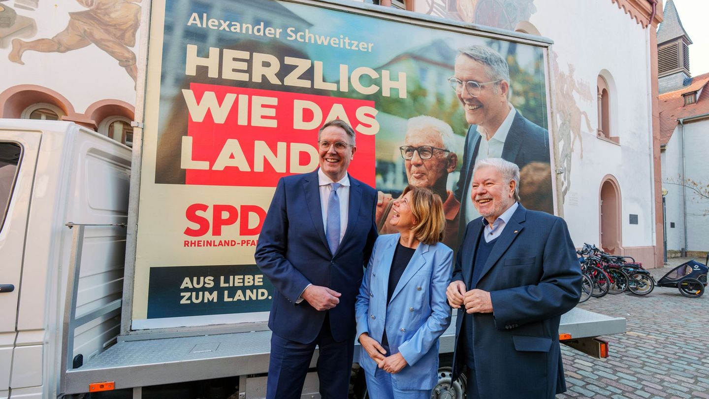 Schweitzer bekam in Landau Unterstützung von seinen SPD-Amtsvorgängern Malu Dreyer und Kurt Beck. Foto: Andreas Arnold/dpa