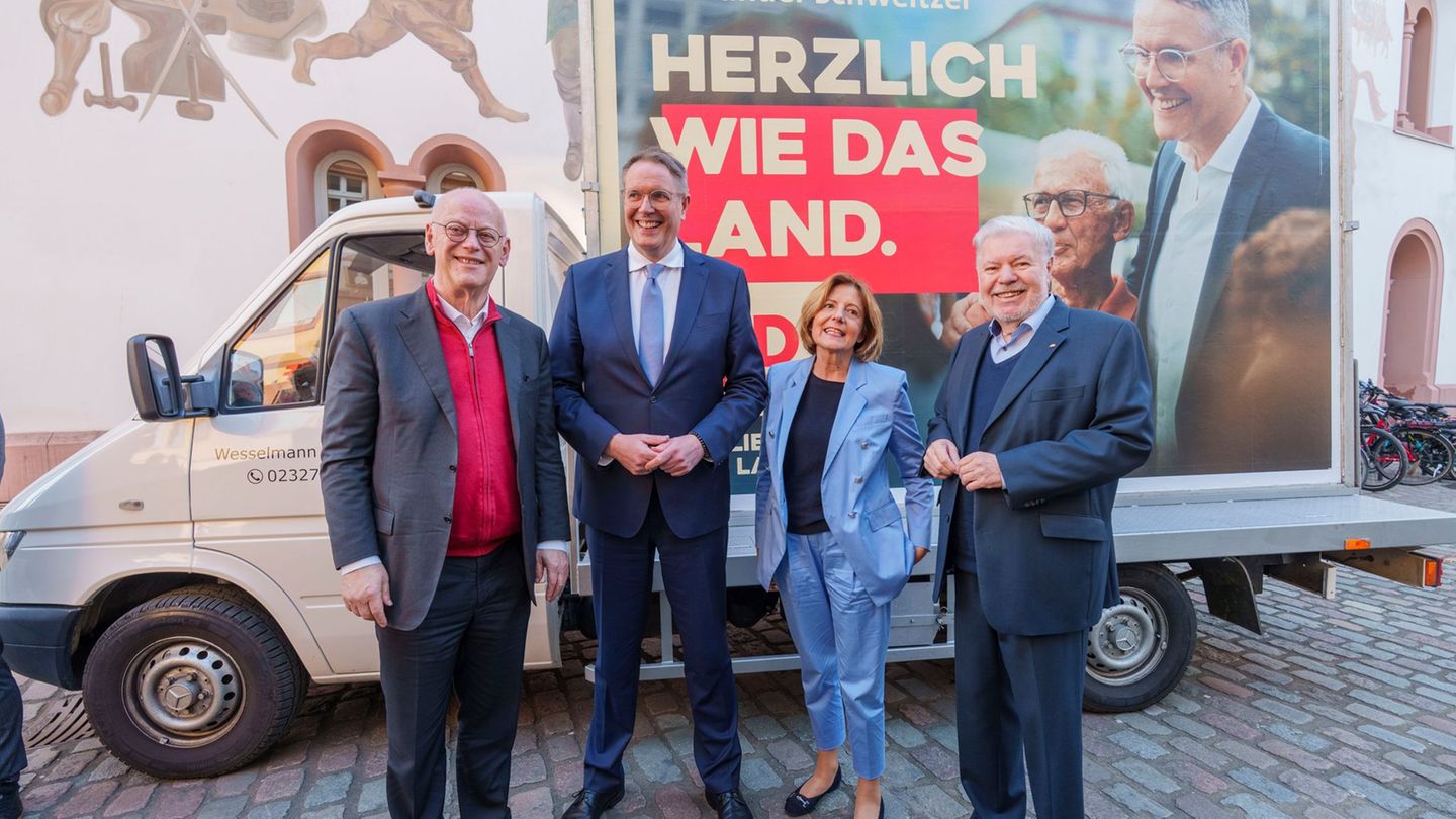 35 Jahre SPD-Regierungsverantwortung auf einmal: Scharping, Schweitzer, Dreyer und Beck in Landau. Foto: Andreas Arnold/dpa