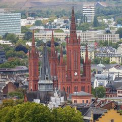 Die Polizei in Wiesbaden nahm nach einem Tötungsdelikt in der Innenstadt einen 38-Jährigen fest. (Symbolbild) Foto: picture alli