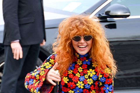 Natasha Lyonne zeigte sich Anfang März gut gelaunt bei der Paris Fashion Week.