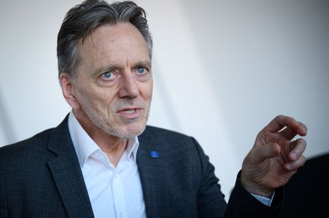 BKA-Präsident Holger Münch ist offen für die Debatte über ein Social-Media-Verbot. (Archivbild) Foto: Bernd von Jutrczenka/dpa