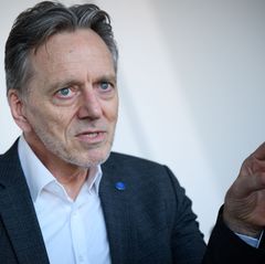 BKA-Präsident Holger Münch ist offen für die Debatte über ein Social-Media-Verbot. (Archivbild) Foto: Bernd von Jutrczenka/dpa