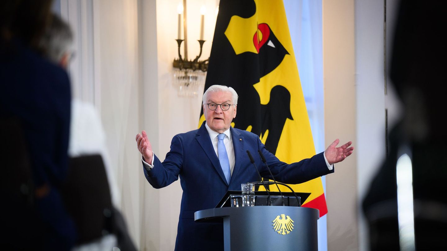 Bundespräsident Frank-Walter Steinmeier besucht anlässlich des 18. März den Berliner Gedenkort Friedhof der Märzgefallenen. (Arc