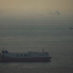 Durch den Iran-Krieg ist die Schifffahrt stark eingeschränkt. Darunter leidet vor allem Asien. (Archivbild) Foto: Uncredited/AP/