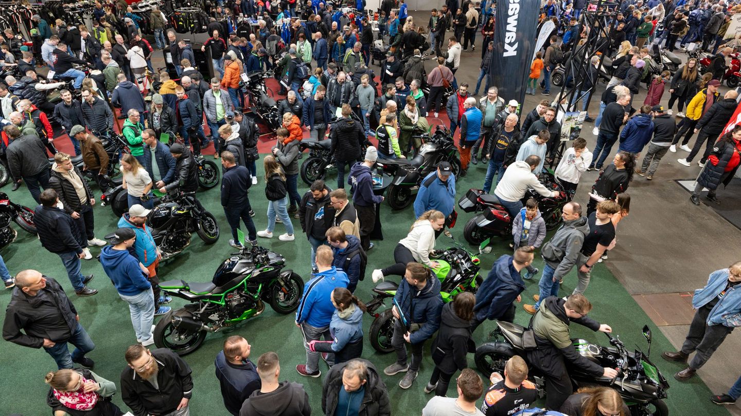 Die Motorradmesse in Erfurt läutet traditionell den Start in die neue Saison ein. (Archivbild) Foto: Michael Reichel/dpa