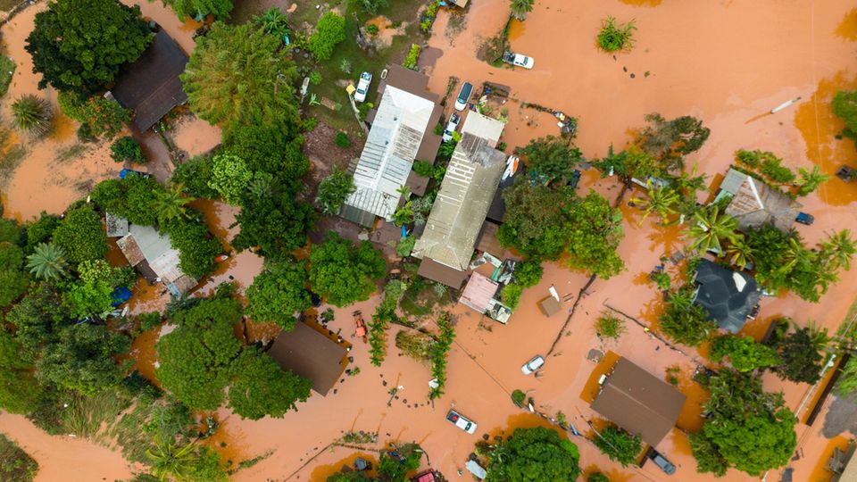 Hawaii: Überschwemmungen nach starken Regenfällen (Video)