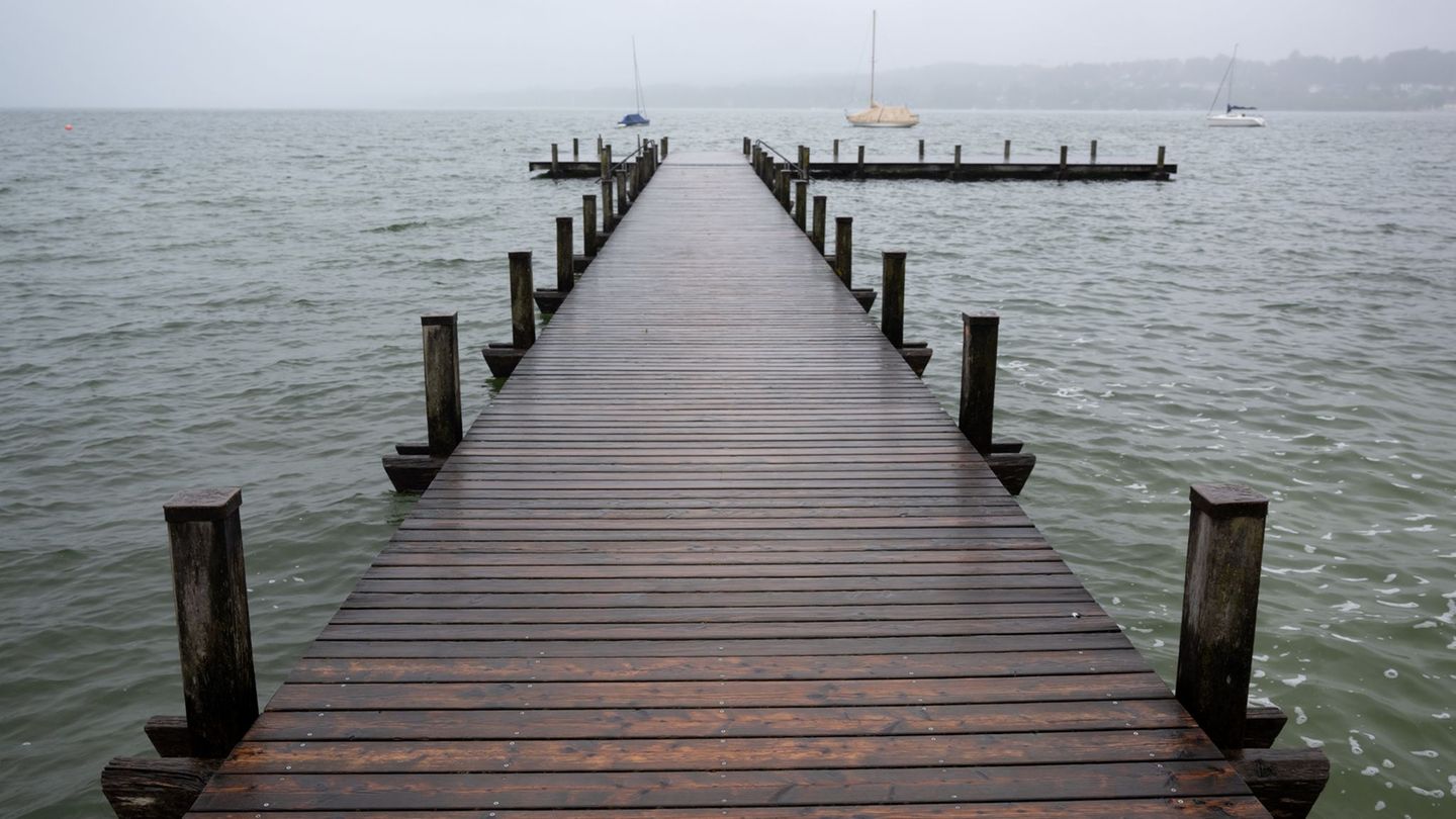 Ein herrenloser Koffer am Starnberger See sorgt für Aufregung. (Symbolbild) Foto: Sven Hoppe/dpa