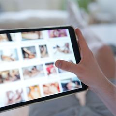 Das Erstellen und Verbreiten pornografischer Deepfakes soll strafbar werden