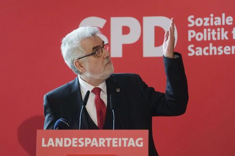 SPD-Spitzenkandidat Armin Willingmann beim Programmparteitag in Merseburg. Foto: Sebastian Willnow/dpa