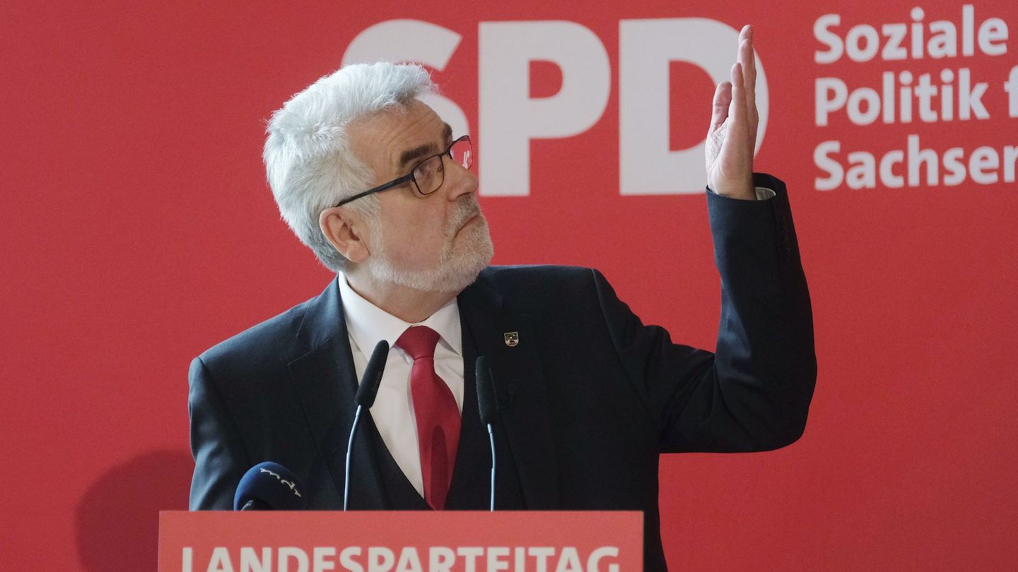 SPD-Spitzenkandidat Armin Willingmann beim Programmparteitag in Merseburg. Foto: Sebastian Willnow/dpa