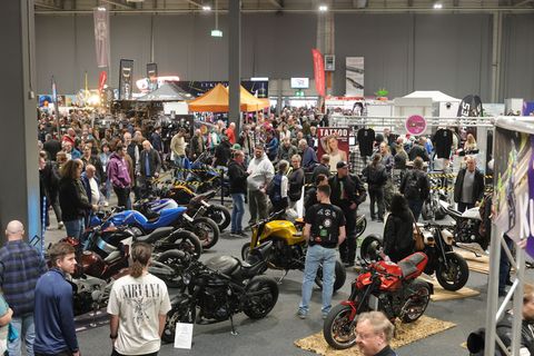 Die Motorradmesse in Erfurt läutet traditionell den Start in die neue Saison ein. Foto: Bodo Schackow/dpa