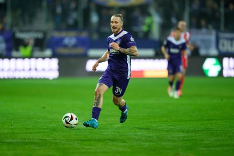 Marvin Stefaniak brachte Aue in Führung. (Archivbild) Foto: Robert Michael/dpa