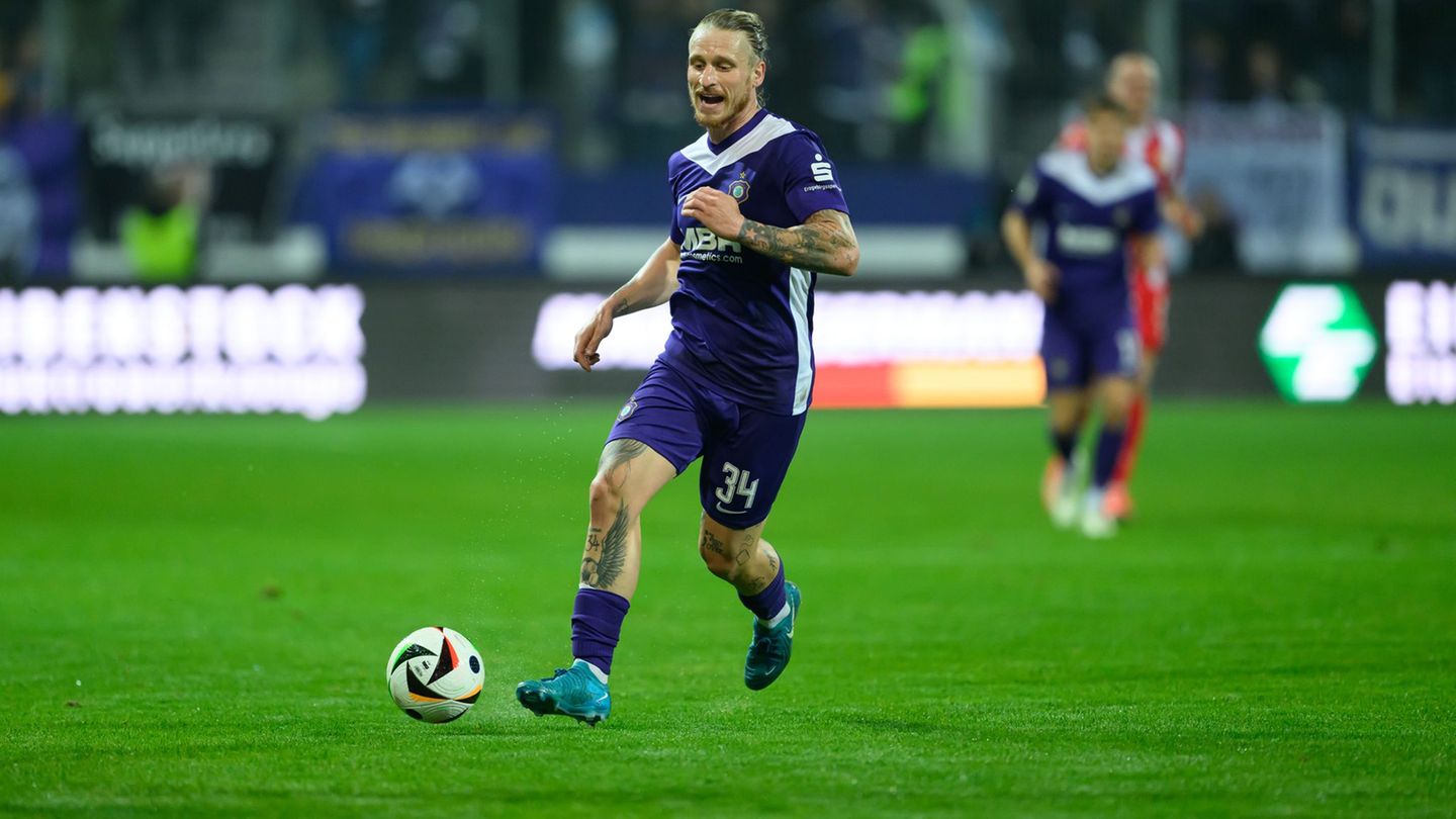 Marvin Stefaniak brachte Aue in Führung. (Archivbild) Foto: Robert Michael/dpa