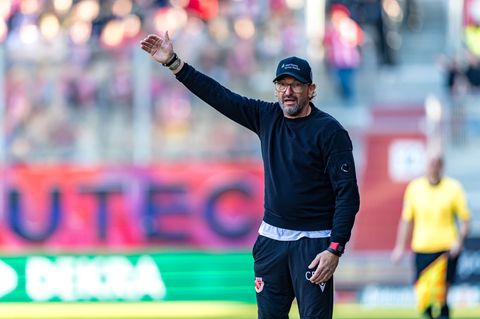 Energie-Trainer Claus-Dieter Wollitz. Er musste mit seinem Team den nächsten Rückschlag hinnehmen. (Archivbild) Foto: Frank Hamm