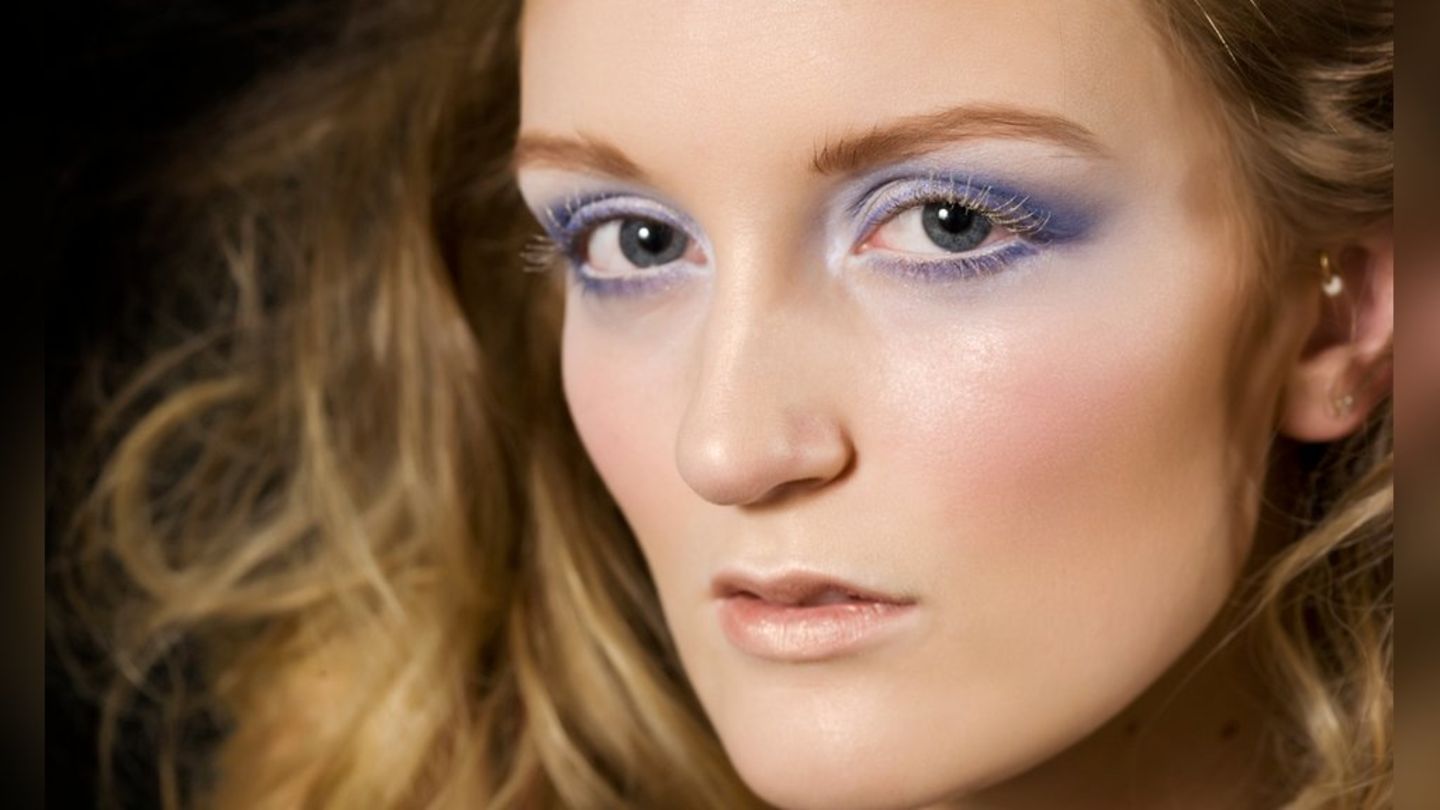 Lidschatten in zarten Tönen lassen Frühlingsgefühle aufkommen.