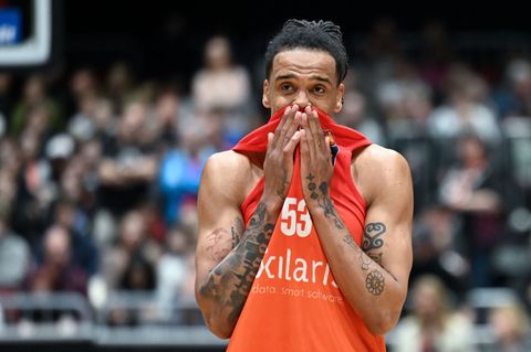 Kevin Yebo und die Bundesliga-Basketballer der Niners Chemnitz kassierten eine knappe Niederlage in Vechta. (Archivbild) Foto: H