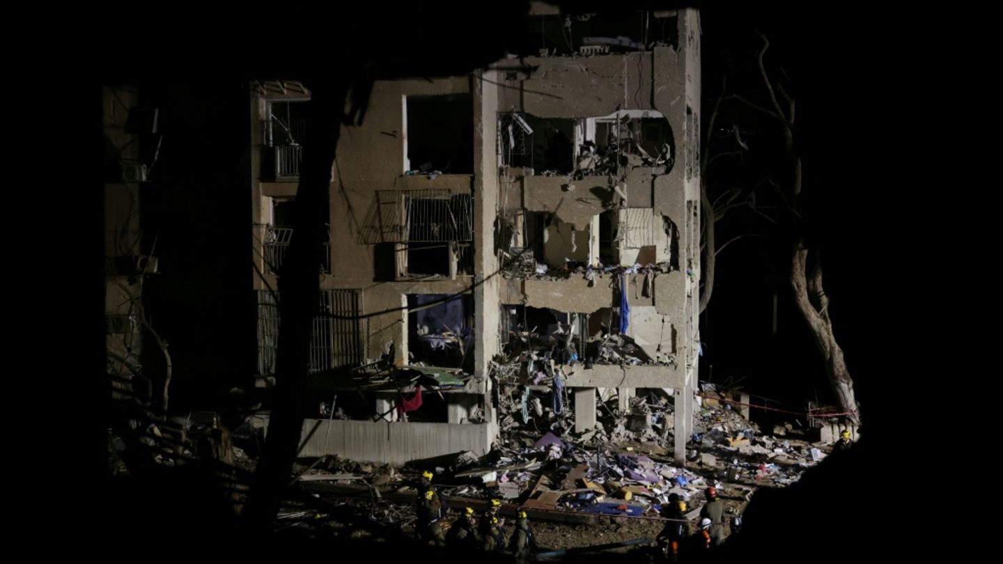 Israelische Rettungskräfte in Arad