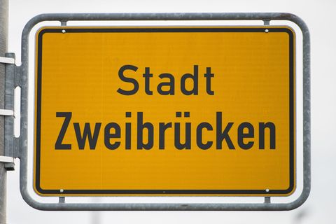 Die sogenannte Rosenstadt Zweibrücken hat rund 33.000 Einwohner. (Archivbild) Foto: Oliver Dietze/dpa