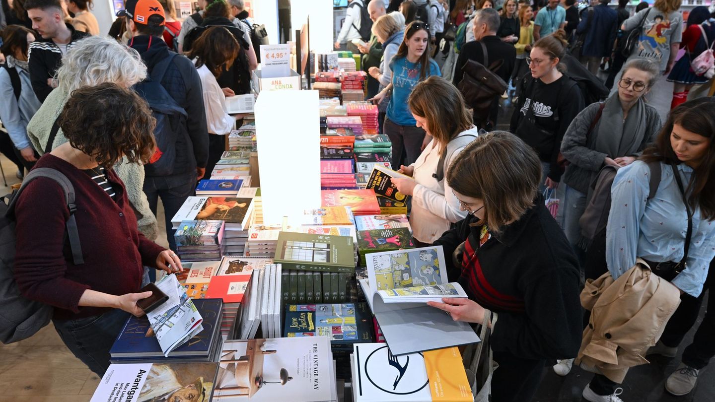 Nach vier Tagen geht die Buchmesse zu Ende. (Archivbild) Foto: Hendrik Schmidt/dpa