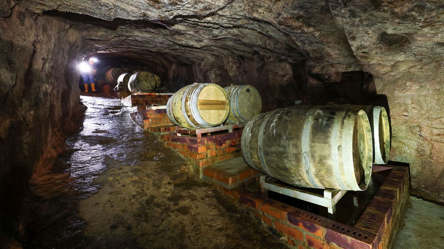 In einem alten Silberbergwerk in Freiberg lagert Whisky. Foto: Jennifer Brückner/dpa